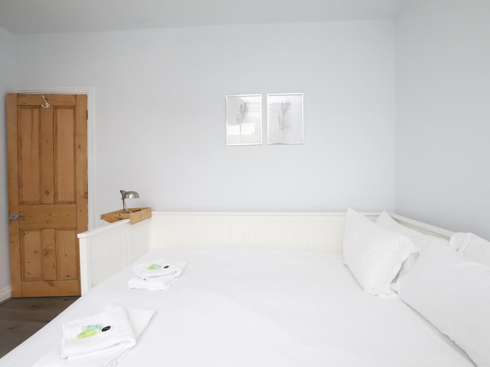 Sunny Victorian 2Br Townhouse Oxford Pass The Keys Villa ภายนอก รูปภาพ